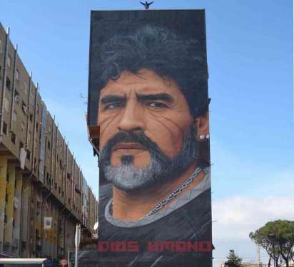 Un murale dedicato a Diego Armando Maradona - Napoli