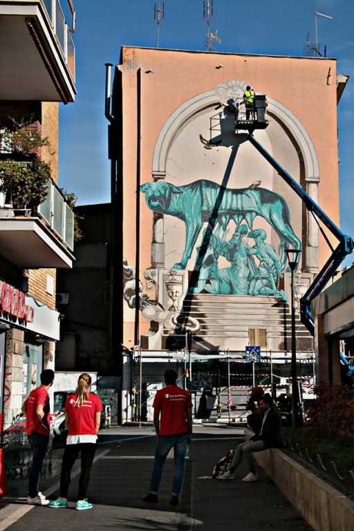 Roma: Al Pigneto la lupa di Zamoc per Suburra - Netflix 