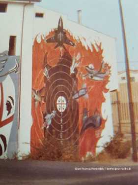 Terralba: murale di protesta antimilitarista e antiamericana